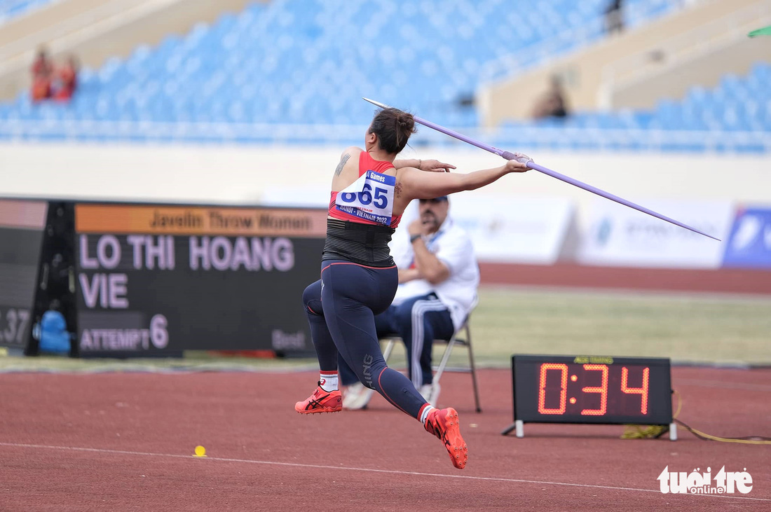 Nguyễn Thị Huyền ôm con gái sau khi đạt mốc 10 huy chương vàng SEA Games - Ảnh 7.