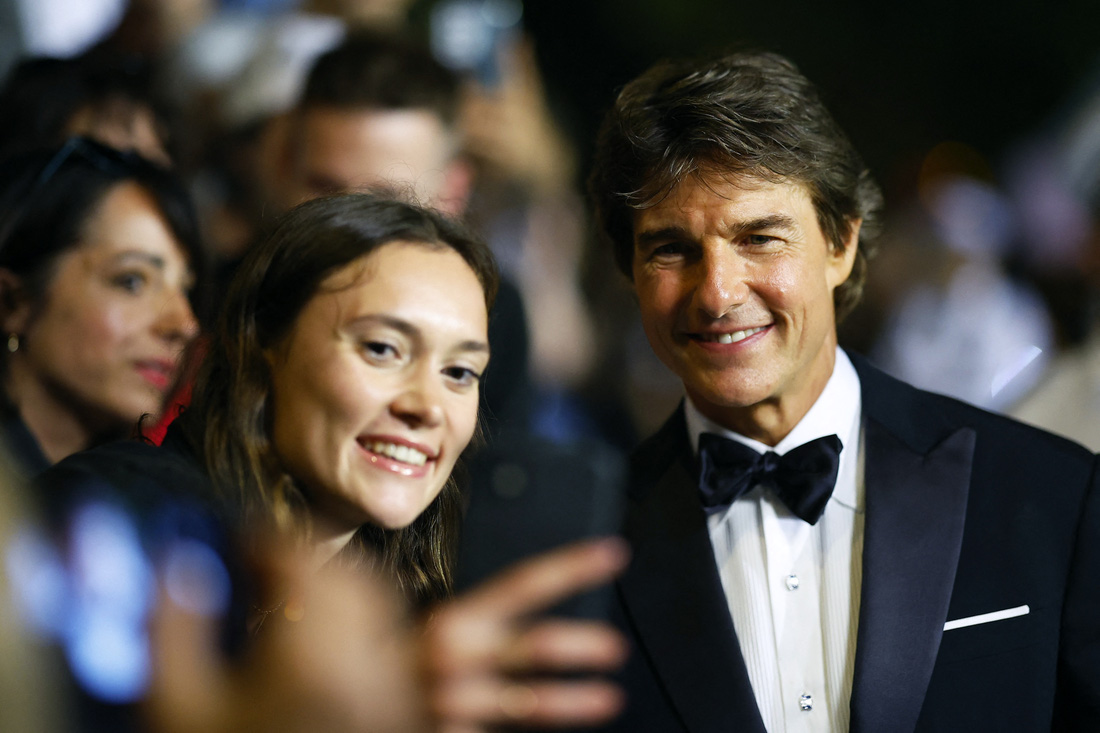 Tom Cruise hớp hồn người hâm mộ tại Liên hoan phim Cannes - Ảnh 1.