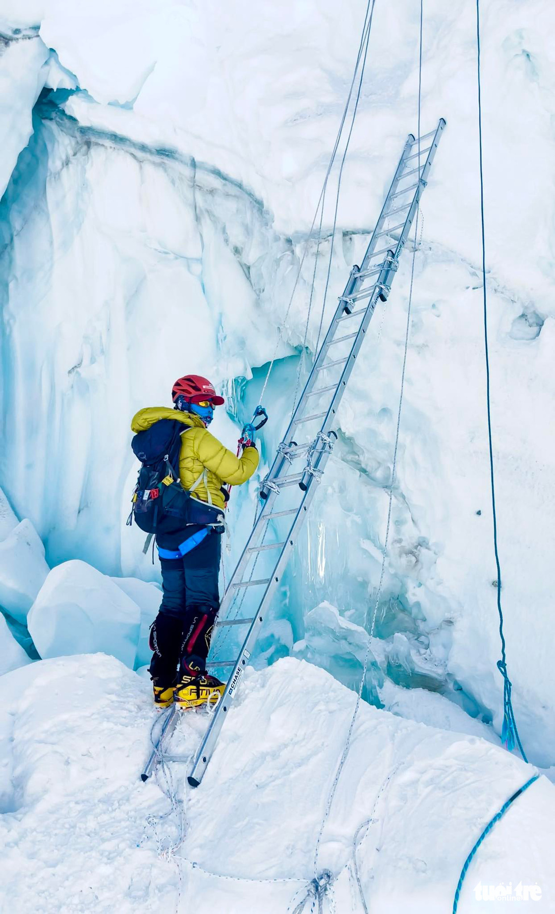 Cô gái Việt Nam chinh phục nóc nhà thế giới: Tôi hạnh phúc khi lên đỉnh Everest - Ảnh 3.