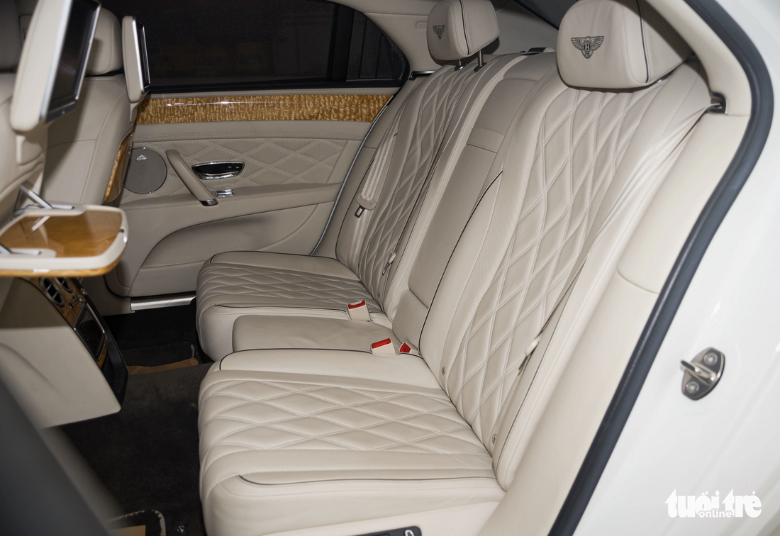 Bentley Flying Spur lăn bánh 8 năm vẫn có giá ngang Lexus LX600 mới - Ảnh 10.