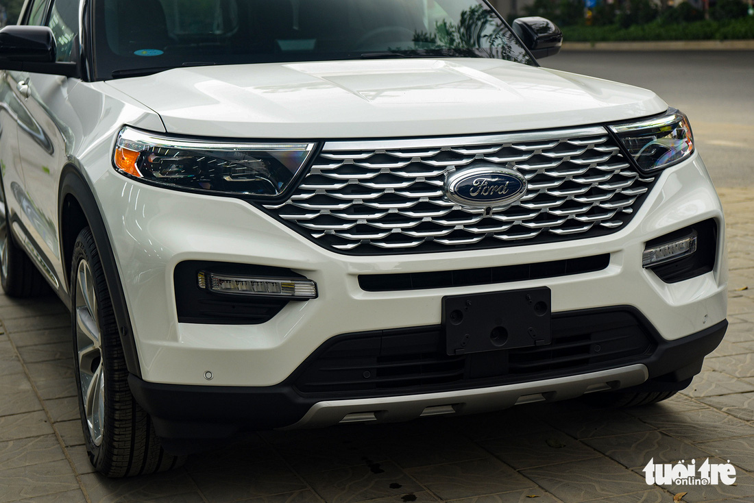 Ford Explorer Platinum hàng độc về Việt Nam, nhiều trang bị hơn chính hãng, giá 4 tỉ đồng - Ảnh 2.