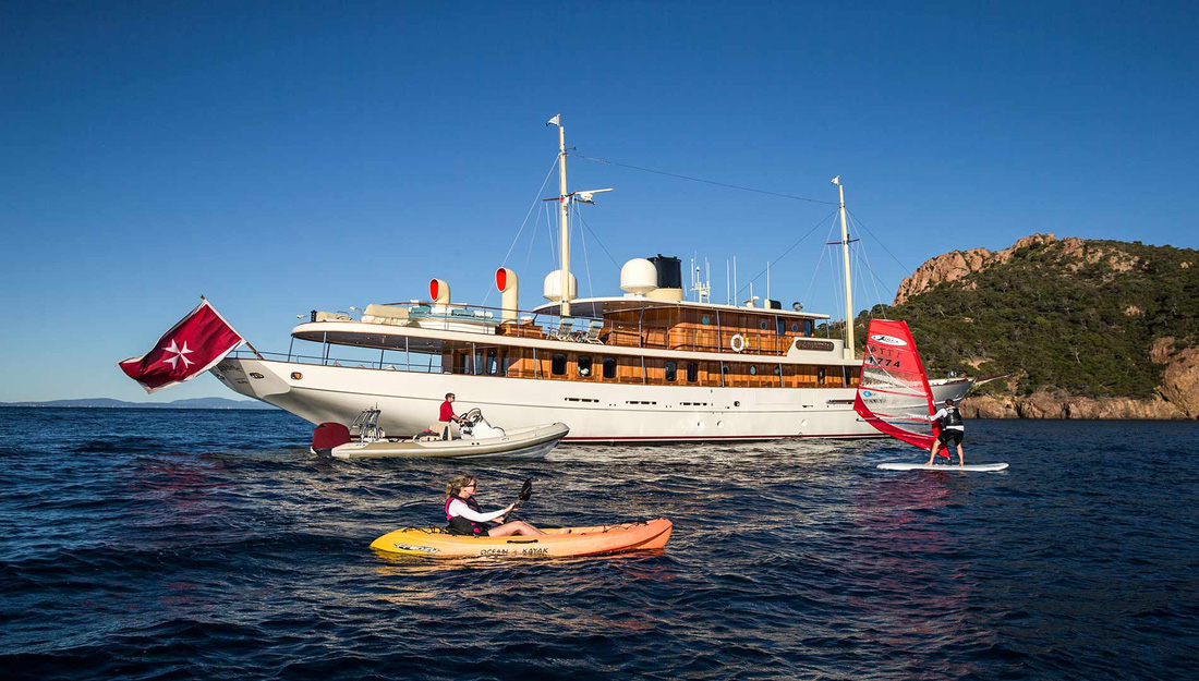 Johnny Depp's $30 million pirate yacht: Lacks a bit of comfort but has plenty of pirate personality - Photo 13.