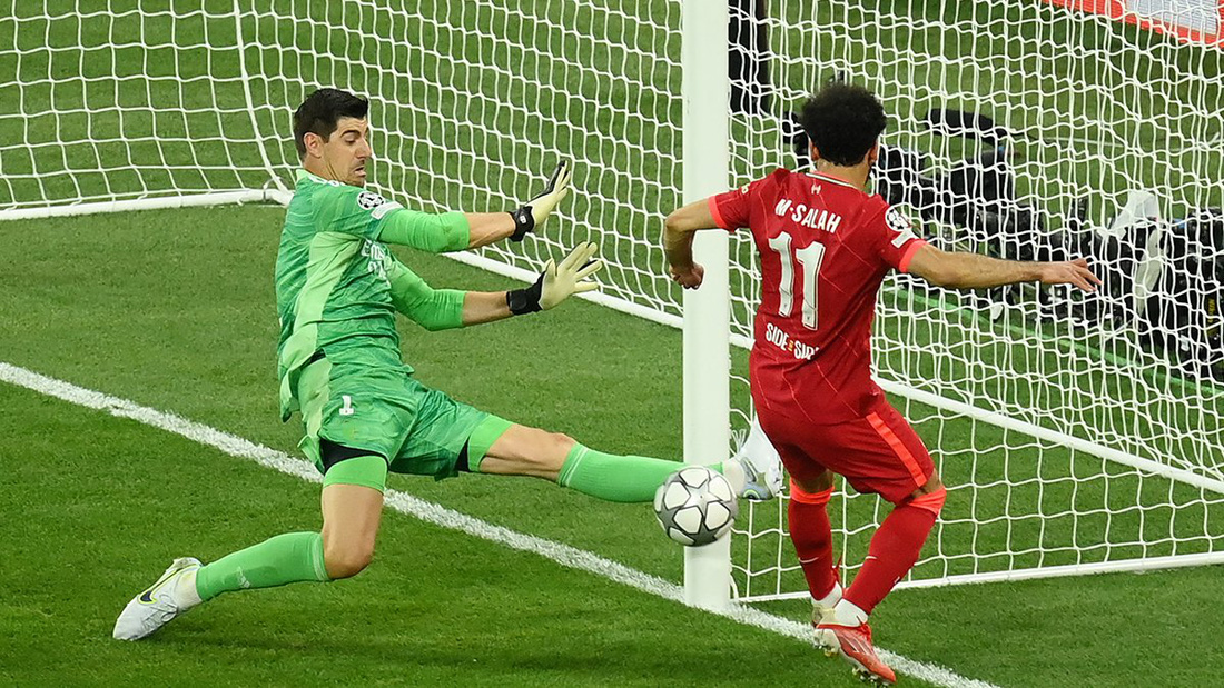 Làm nản lòng các chân sút Liverpool, Courtois đi vào lịch sử Champions League - Ảnh 4.