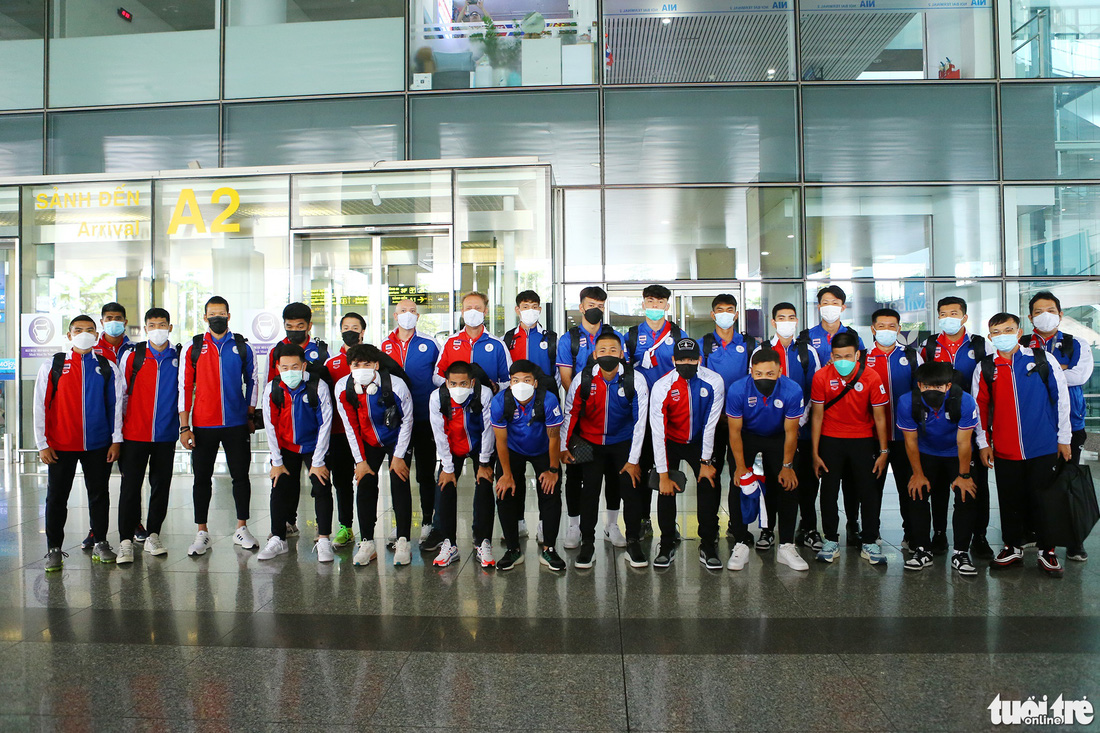 U23 Thái Lan đã đến Việt Nam với 16 cầu thủ đầu tiên - Ảnh 2.
