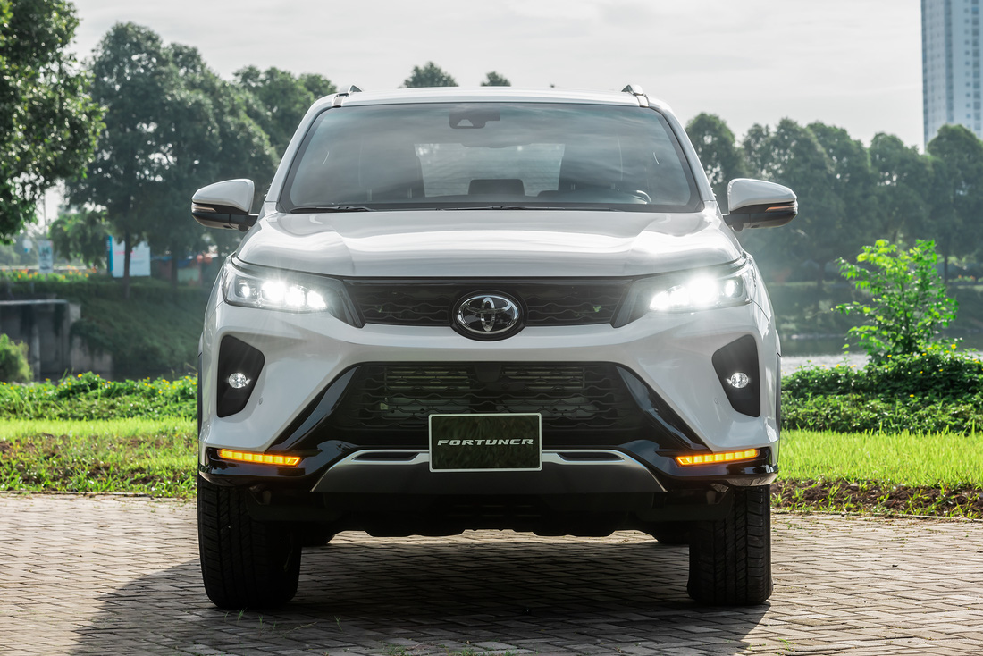 Toyota Fortuner 2022 tăng giá, thêm trang bị, quyết giành lại ngôi vương phân khúc - Ảnh 1.