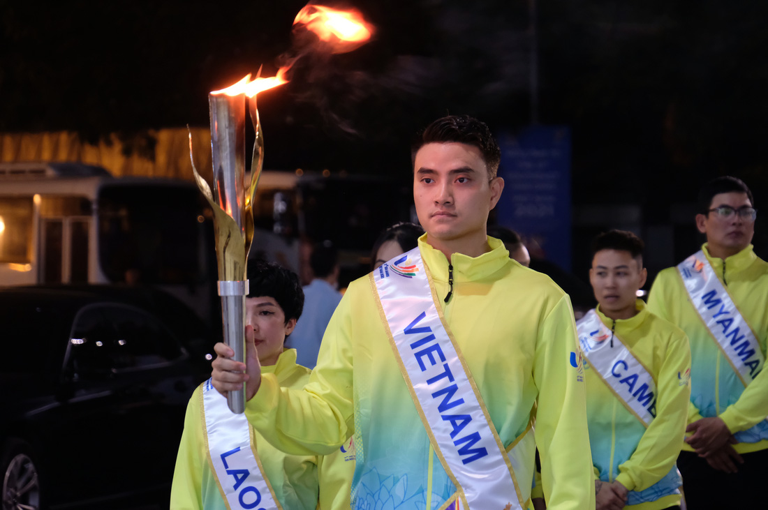 Kiếm thủ Vũ Thành An dẫn đầu lễ xin lửa thắp đuốc SEA Games 31 - Ảnh 5.