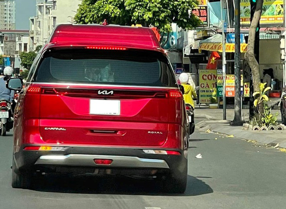 Khách hàng phải cọc 300 triệu nếu muốn mua Kia Carnival Royal tại Việt Nam - Ảnh 2.