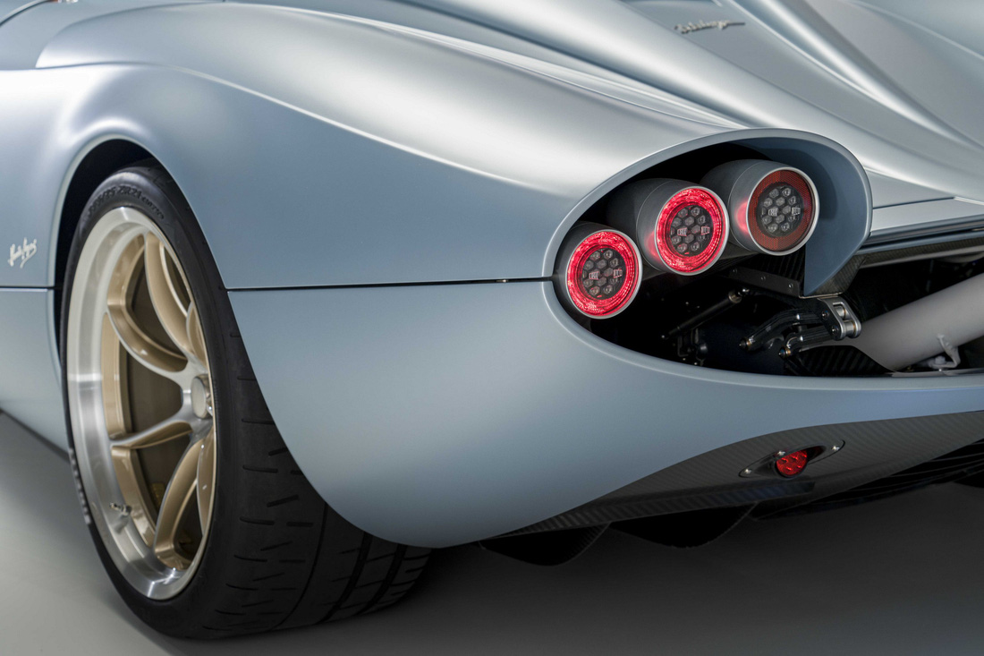 Chỉ 2 khách VIP yêu cầu, Pagani làm thêm 2 mẫu siêu xe Huayra vô cùng đắt đỏ - Ảnh 8.