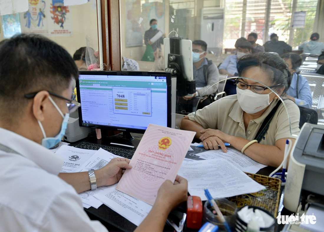 Tin sáng 17-6: Giá dầu cao - ngư dân neo tàu không đi biển; Nam Bộ đề phòng mưa đá - Ảnh 1.