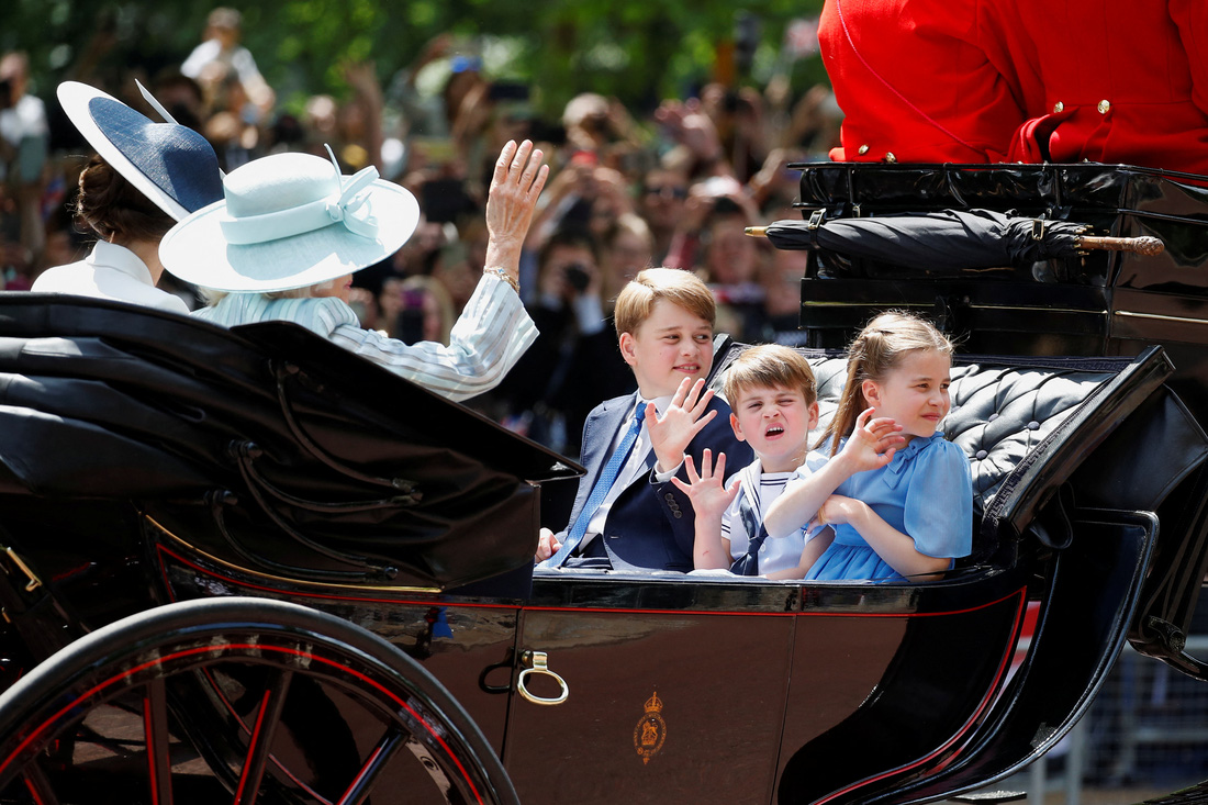 Hoành tráng đại lễ kỷ niệm 70 năm trị vì của Nữ hoàng Elizabeth II - Ảnh 7.