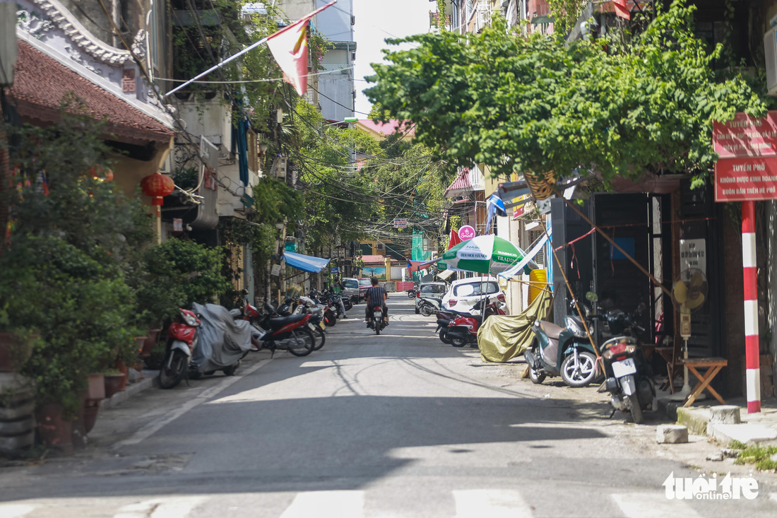 Ngoài trời hơn 55 độ C, người dân thủ đô nhọc nhằn mưu sinh trong nắng như đổ lửa - Ảnh 10.