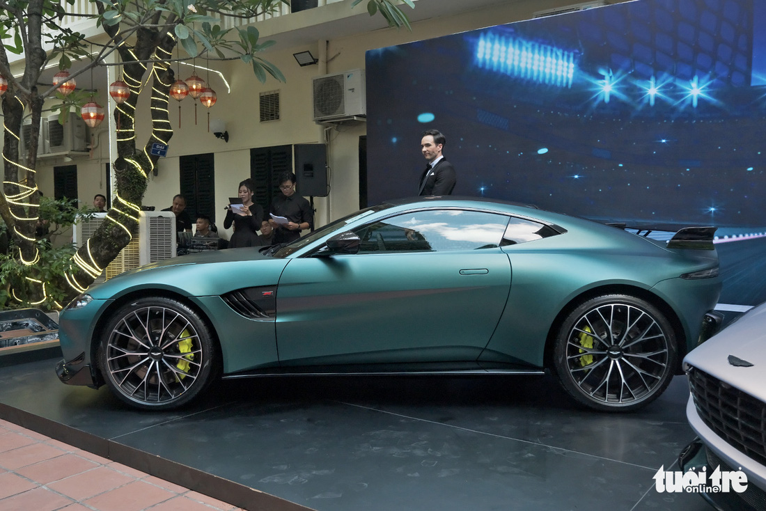 Aston Martin Vantage F1 Edition đầu tiên Việt Nam giá gần 18,8 tỉ đồng - Ảnh 6.
