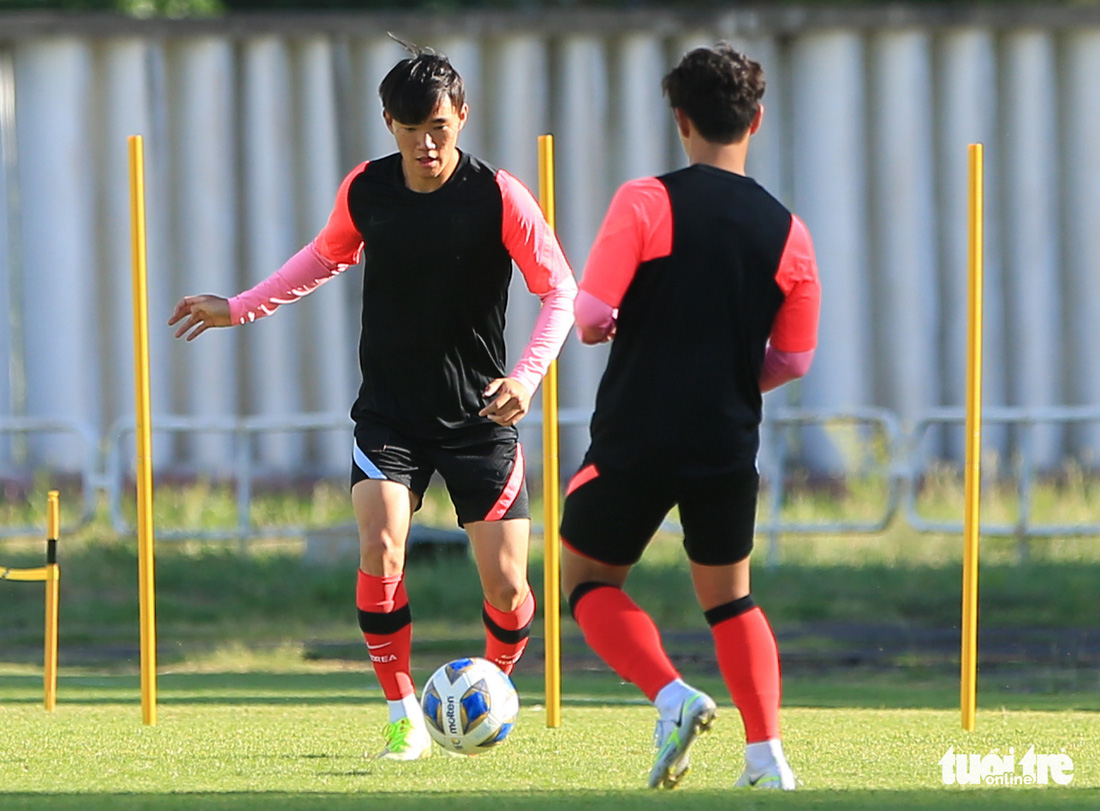 U23 Hàn Quốc tập đấu U23 Việt Nam, thần đồng Lee Kang In gây chú ý - Ảnh 5.