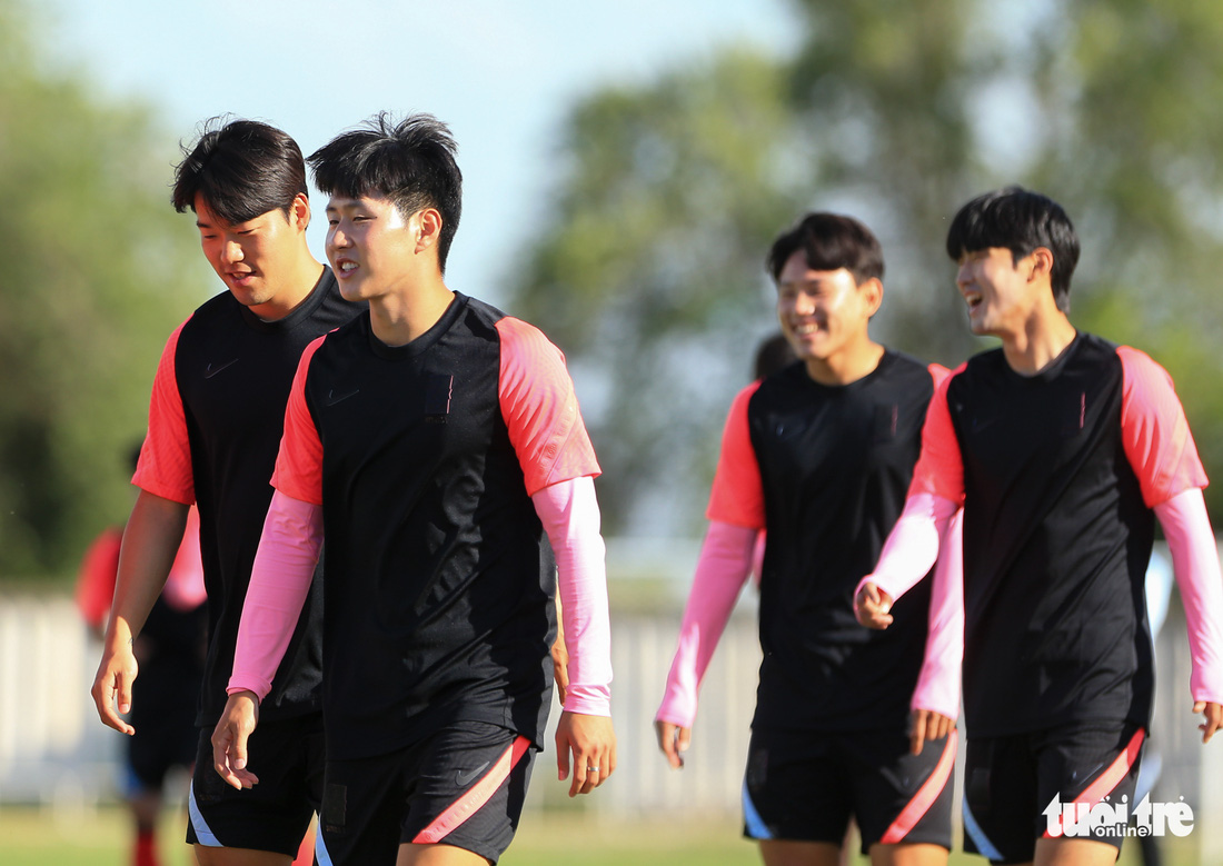 U23 Hàn Quốc tập đấu U23 Việt Nam, thần đồng Lee Kang In gây chú ý - Ảnh 2.