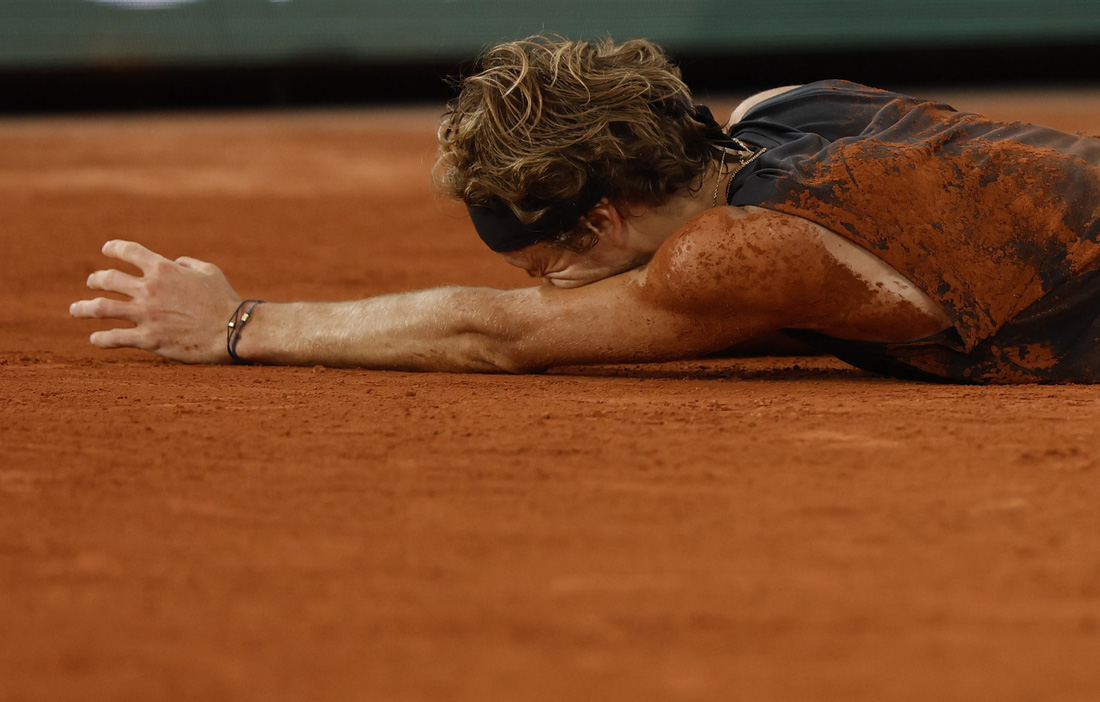 Zverev bỏ cuộc vì chấn thương, Nadal vào chung kết Roland Garros 2022 - Ảnh 3.