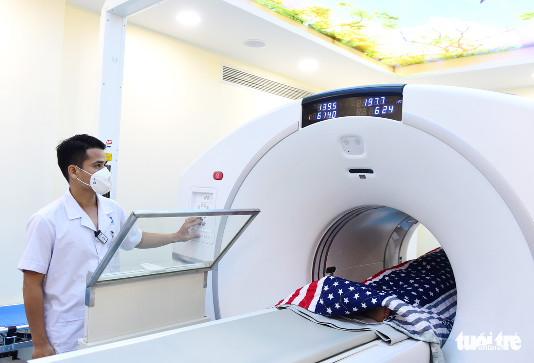 Máy chụp PET/CT của Bệnh viện Ung bướu tái hoạt động sau 1 năm ‘trùm mền’ vì thiếu thuốc phóng xạ - Ảnh 4.