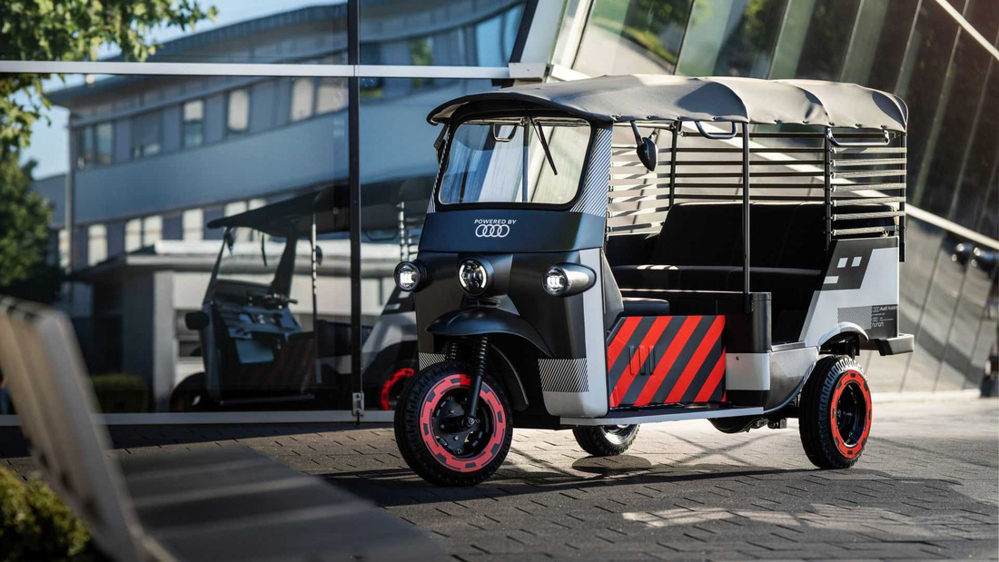 Xe tuk tuk mang phong cách Audi dụ khách du lịch - Ảnh 1.