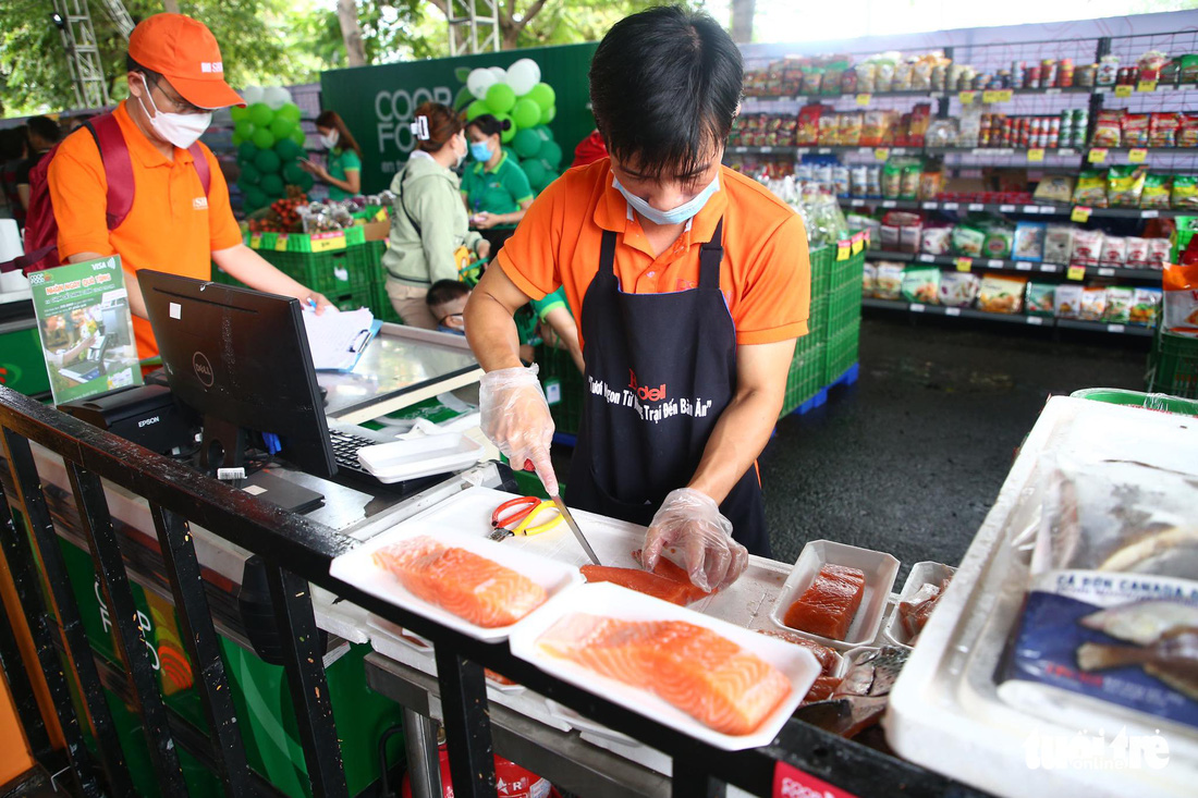 Chợ phiên Không tiền mặt: Cơ hội để bà con, công nhân tiếp cận những tiện ích mới nhất của xã hội - Ảnh 17.