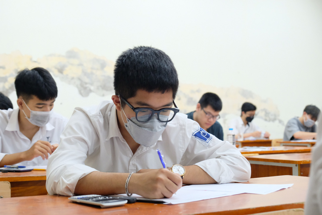 Nhiều trường ĐH ở Hà Nội công bố điểm chuẩn xét tuyển sớm - Ảnh 1.
