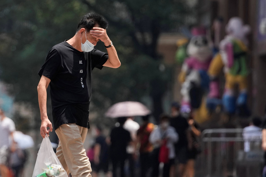 Nóng như thiêu đốt ở Trung Quốc, 84 thành phố phát cảnh báo cao nhất - Ảnh 1.