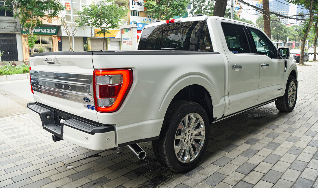 Xe bán tải cho nhà giàu Ford F-150 Limited 2022 giá hơn 6 tỉ đồng tại Việt Nam - Ảnh 6.