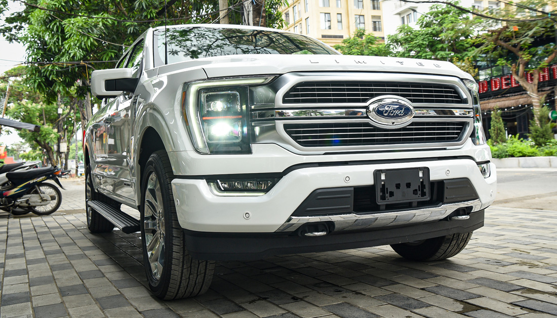 Xe bán tải cho nhà giàu Ford F-150 Limited 2022 giá hơn 6 tỉ đồng tại Việt Nam - Ảnh 2.