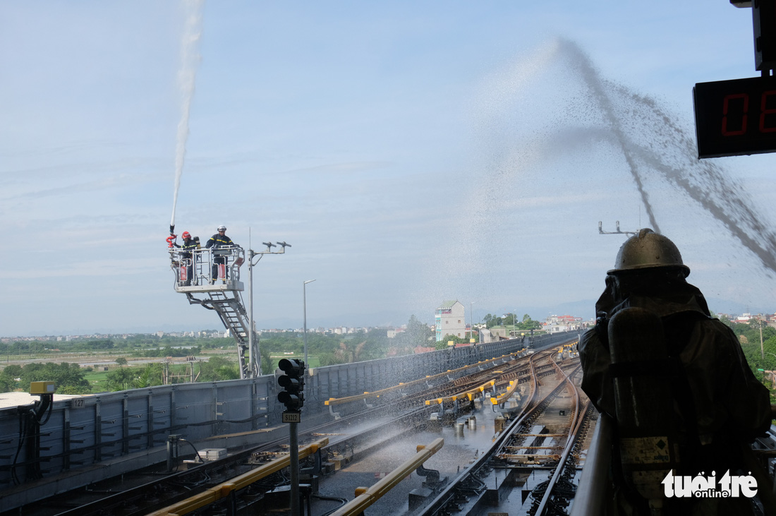 Diễn tập tình huống chữa cháy khó nhất trên metro Cát Linh - Hà Đông - Ảnh 9.