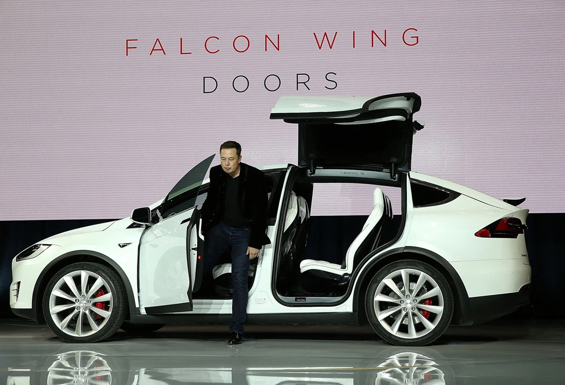 Xe điện Tesla Model X: Ngôi sao rắc rối của Elon Musk - Ảnh 1.