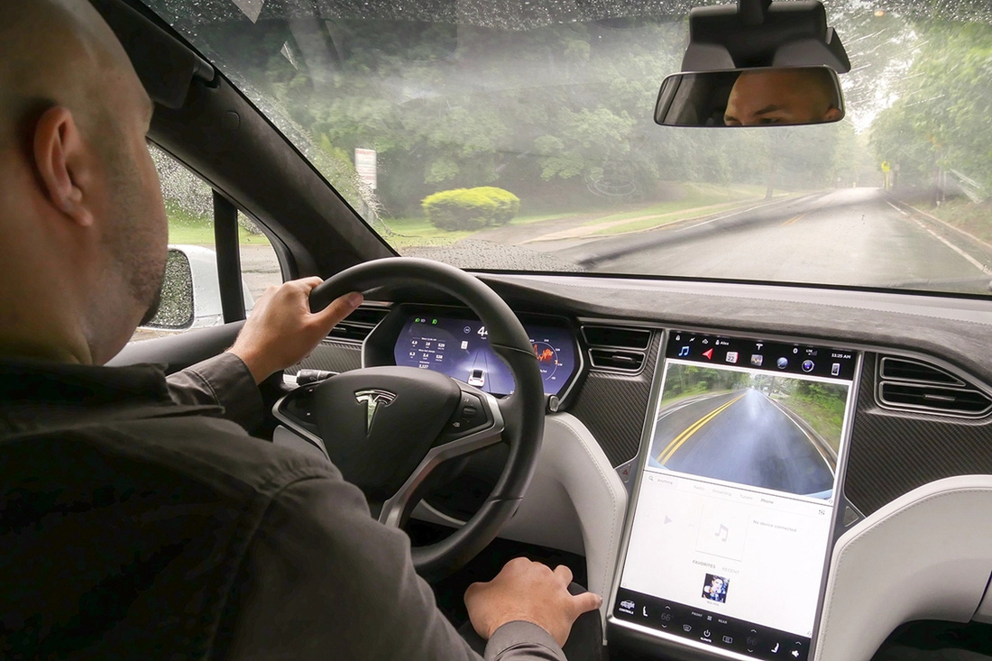 Xe điện Tesla Model X: Ngôi sao rắc rối của Elon Musk - Ảnh 5.