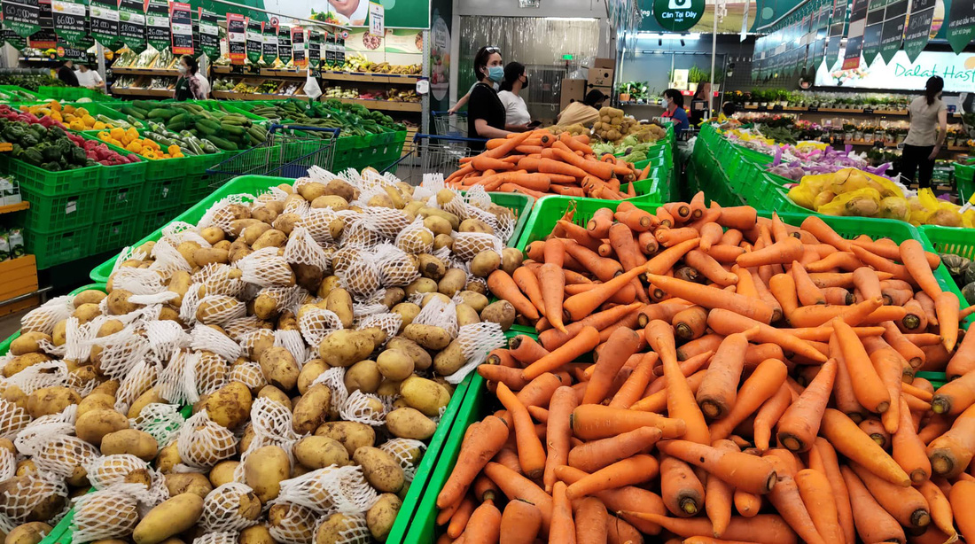 Giá cả hằng ngày 26-7: Giá thực phẩm tươi sống siêu thị giảm; rau củ chợ TP.HCM tăng trở lại - Ảnh 4.