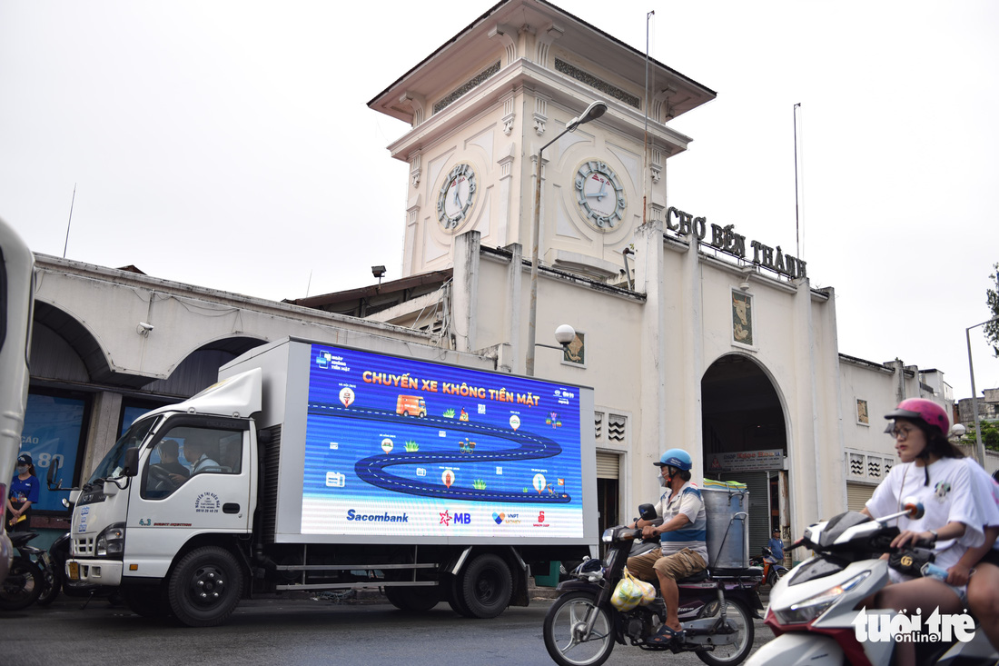 Chuyến xe ‘Không tiền mặt’ đến với tiểu thương các chợ truyền thống tại TP.HCM - Ảnh 3.