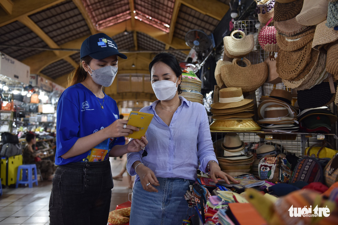 Chuyến xe ‘Không tiền mặt’ đến với tiểu thương các chợ truyền thống tại TP.HCM - Ảnh 2.