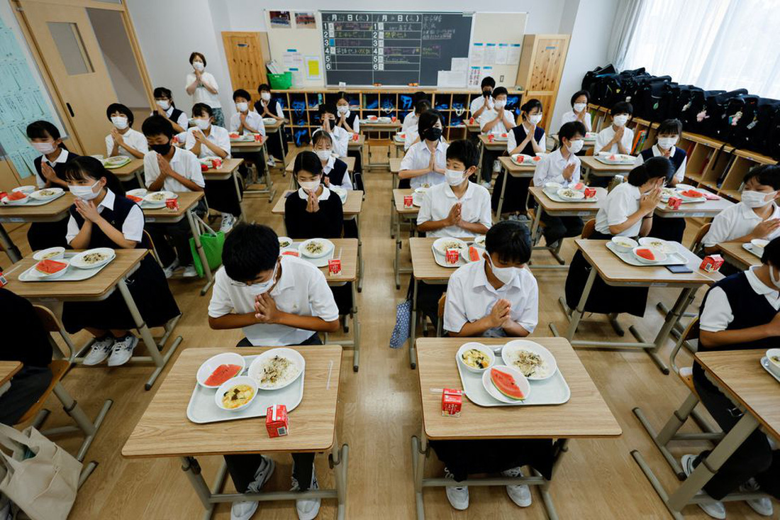 Áp lực lạm phát tại Nhật Bản nhìn từ khẩu phần ăn bị cắt giảm ở trường học - Ảnh 6.