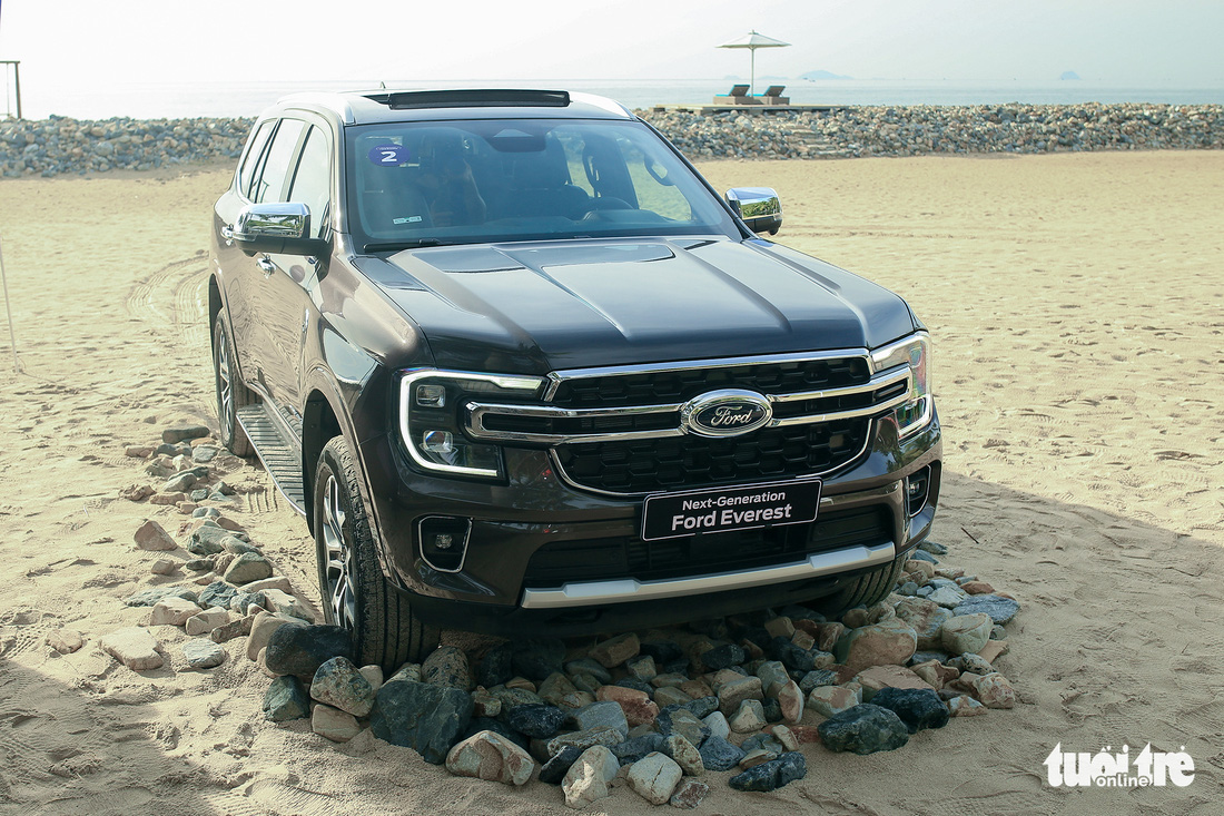 Ford Everest Titanium+: SUV đầy ắp công nghệ, giá 1,452 tỉ đồng - Ảnh 1.