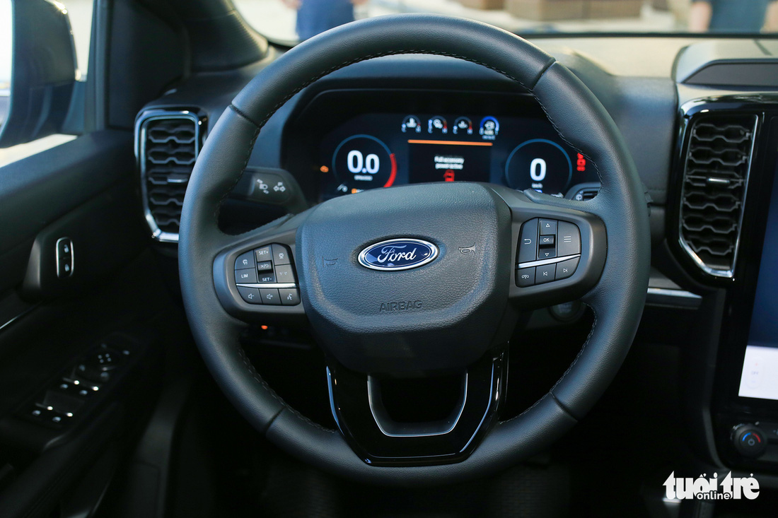 Ford Everest Titanium+: SUV đầy ắp công nghệ, giá 1,452 tỉ đồng - Ảnh 13.