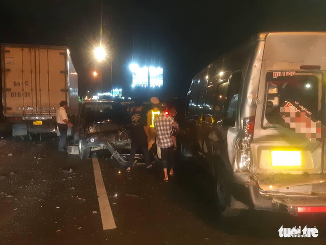 9 xe tông liên hoàn trên cao tốc Long Thành - Dầu Giây, nhiều người bị thương - Ảnh 4.