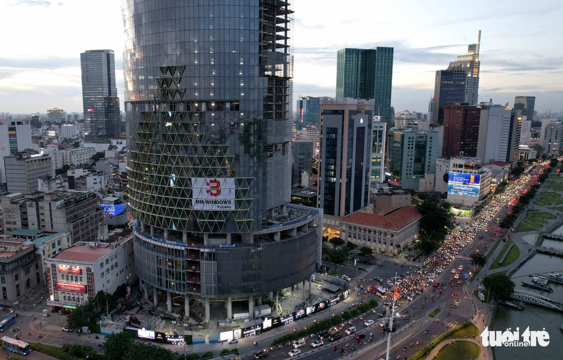 Tòa nhà chọc trời ‘làm xấu bộ mặt TP.HCM hơn 10 năm có chủ mới, đổi tên thành IFC One Saigon - Ảnh 6.