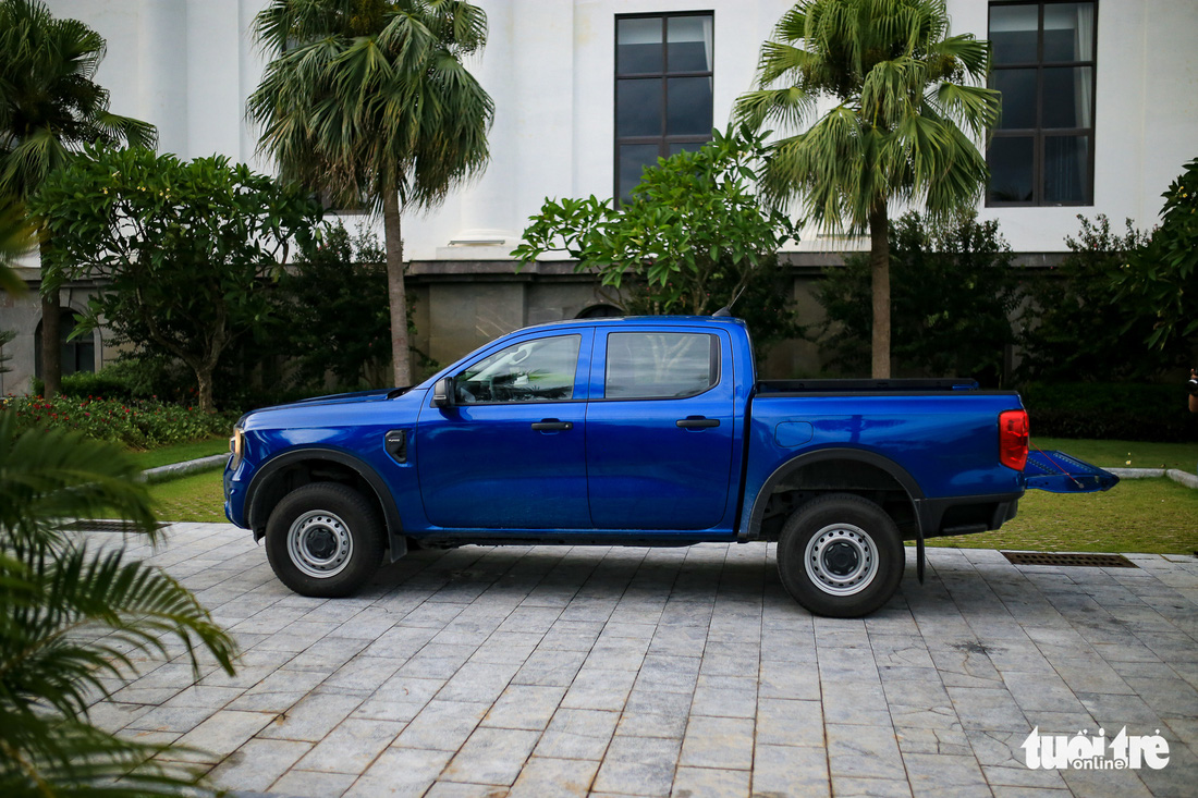 Chi tiết Ford Ranger XL 2023 - Bản rẻ nhất, dùng số sàn, giá 659 triệu đồng - Ảnh 2.
