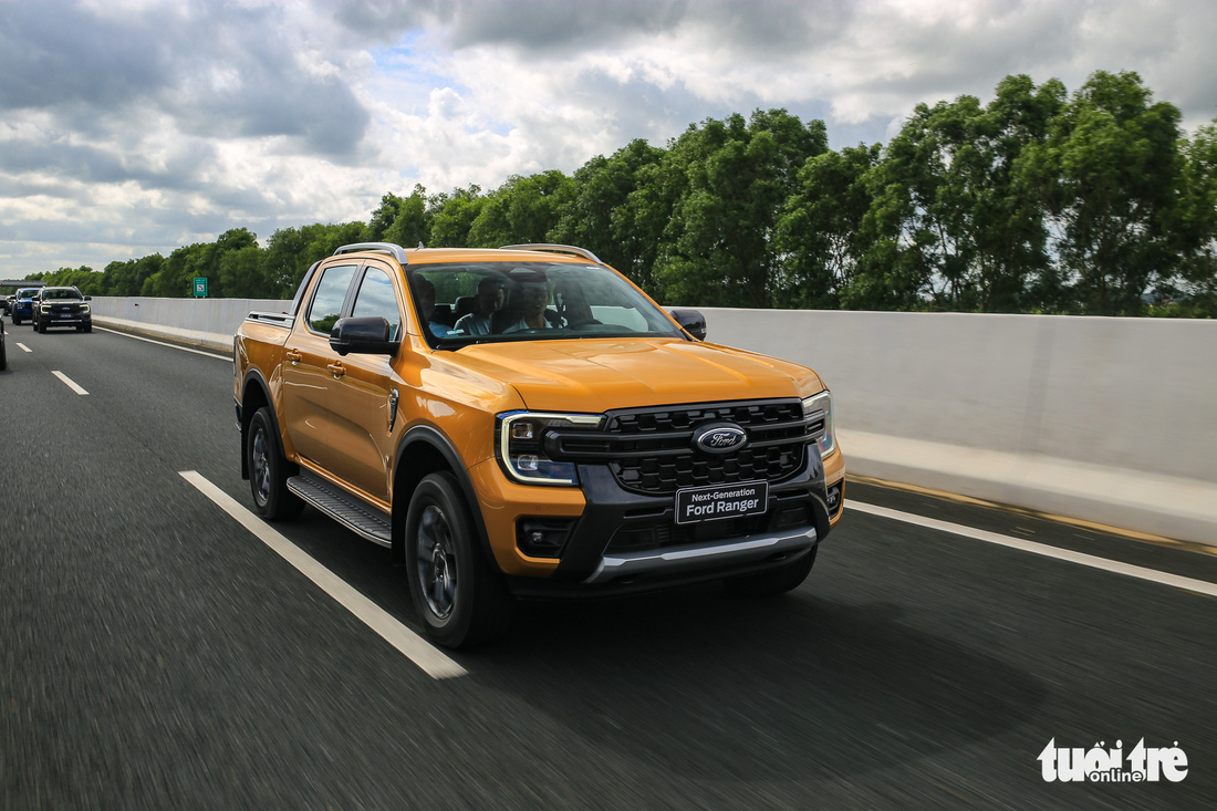 Đánh giá Ford Ranger Wildtrak 2023: Thu hẹp khác biệt với ‘xe con’ - Ảnh 6.