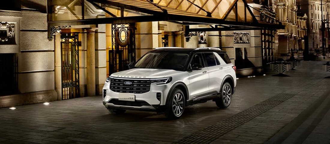 Ford Explorer 2023 ra mắt: Màn 27 inch, nội thất như du thuyền - Ảnh 2.