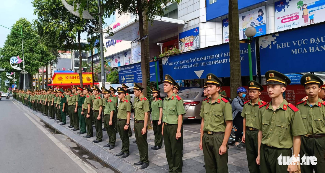 Đồng đội, nhân dân rơi nước mắt nghiêng mình trước vong linh 3 liệt sĩ - Ảnh 20.