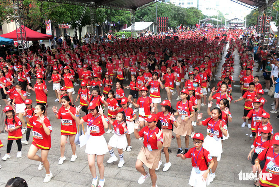 3.000 em nhỏ đồng diễn flashmob xác lập kỷ lục Việt Nam - Ảnh 2.