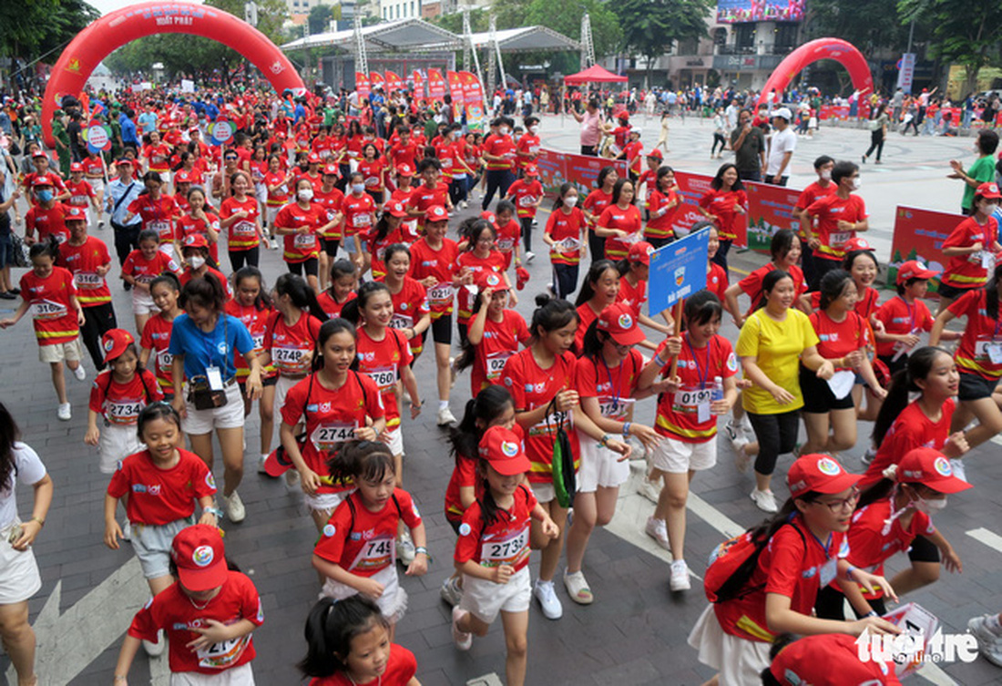 3.000 em nhỏ đồng diễn flashmob xác lập kỷ lục Việt Nam - Ảnh 4.