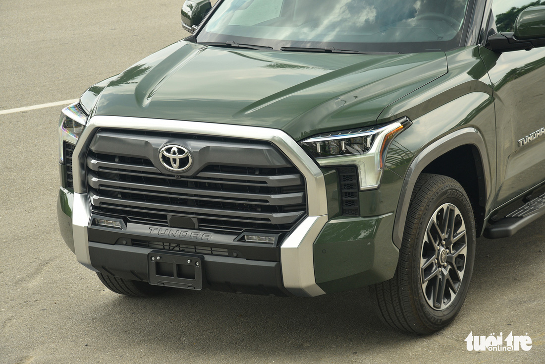 Toyota Tundra 2022 giá hơn 4 tỉ đồng: Bán tải Nhật mang đậm chất Mỹ - Ảnh 10.