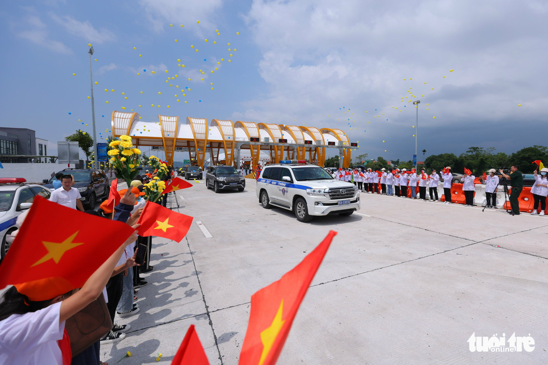 Quảng Ninh thông xe cao tốc Vân Đồn - Móng Cái - Ảnh 4.