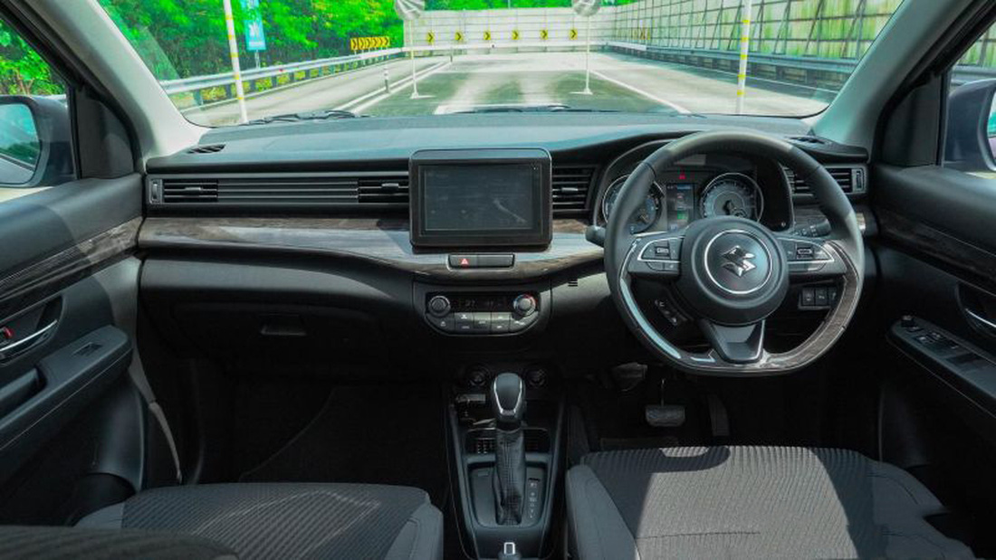 Suzuki Ertiga Hybrid giá dự kiến từ 528 triệu, nâng cấp động cơ đấu Mitsubishi Xpander - Ảnh 2.