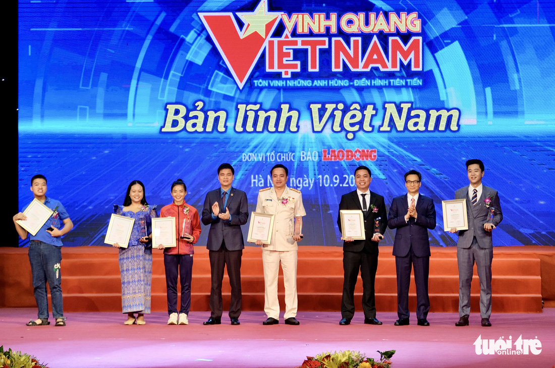 3 chiến sĩ phòng cháy chữa cháy được vinh danh trong chương trình Vinh quang Việt Nam 2022 - Ảnh 4.