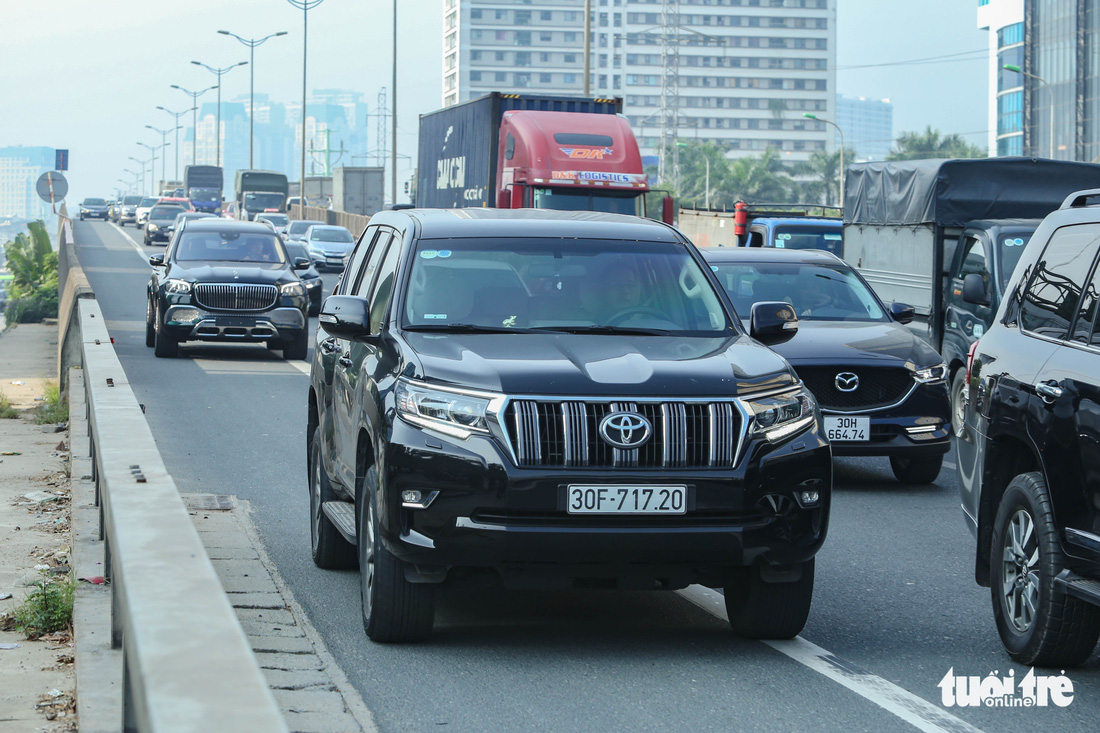 Hà Nội: Muôn vàn lý do của tài xế vi phạm khi đi vào làn dừng khẩn cấp ở vành đai 3 - Ảnh 3.