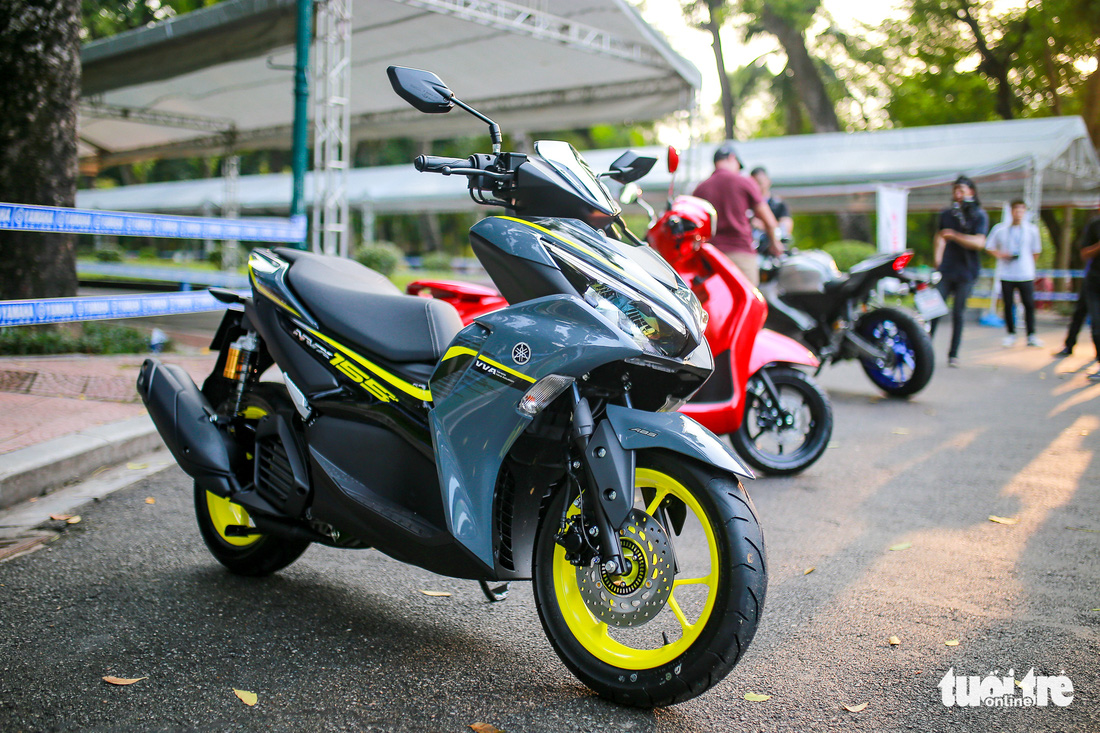 Loạt xe Yamaha mới ra mắt Việt Nam: Grande, R15 thay đổi lớn, NVX nâng cấp nhẹ - Ảnh 4.