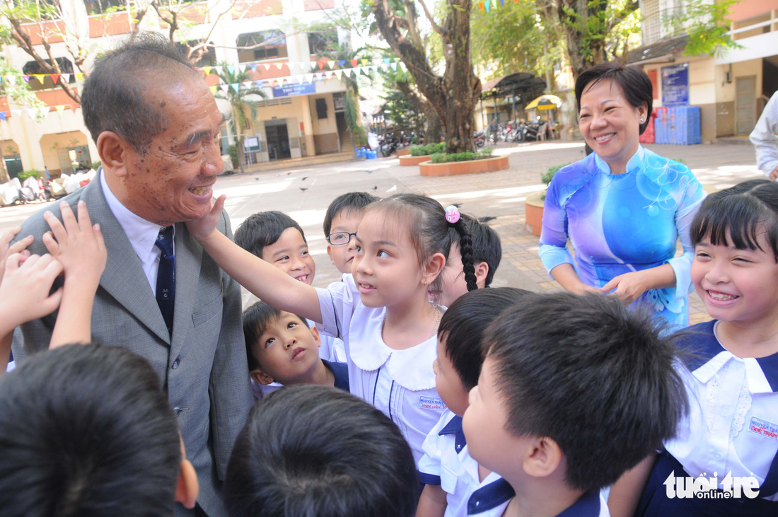 Thầy giáo Nguyễn Ngọc Ký: Hơn 60 năm là thần tượng về nghị lực sống cho nhiều thế hệ - Ảnh 4.